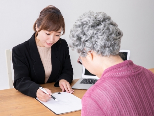 即入居可能な介護施設・有料老人ホームを探す！知っておくべきこと・流れなども紹介します。記事イメージ