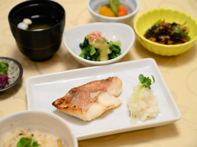 ドマーニ神戸（介護居室） お食事イメージ 2