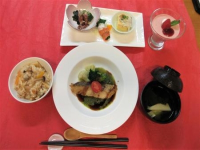 クレールレジデンス横浜十日市場シニアフロア お食事イメージ 9