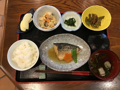 エルケアホームガーデン長居公園 お食事イメージ 1