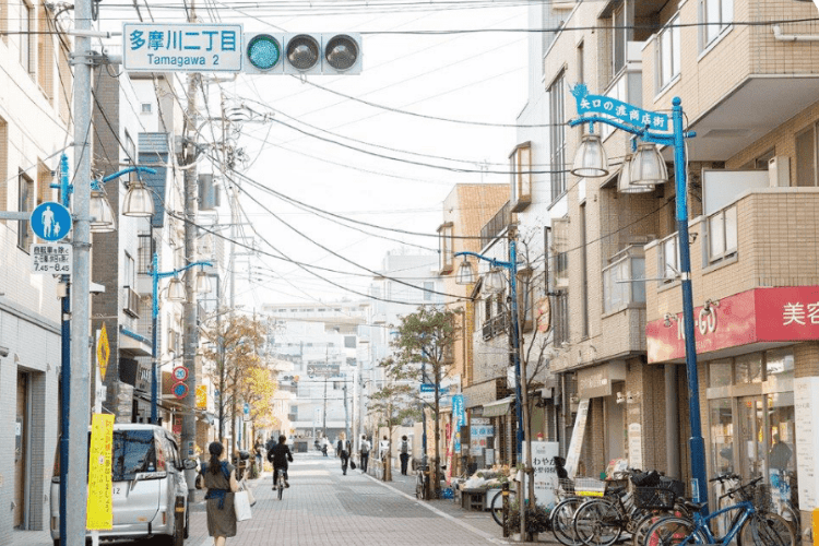 多摩川の潤いある自然と利便性が調和する環境