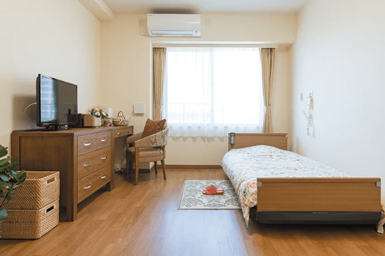 必要な家具が備え付けられた住みやすい居室