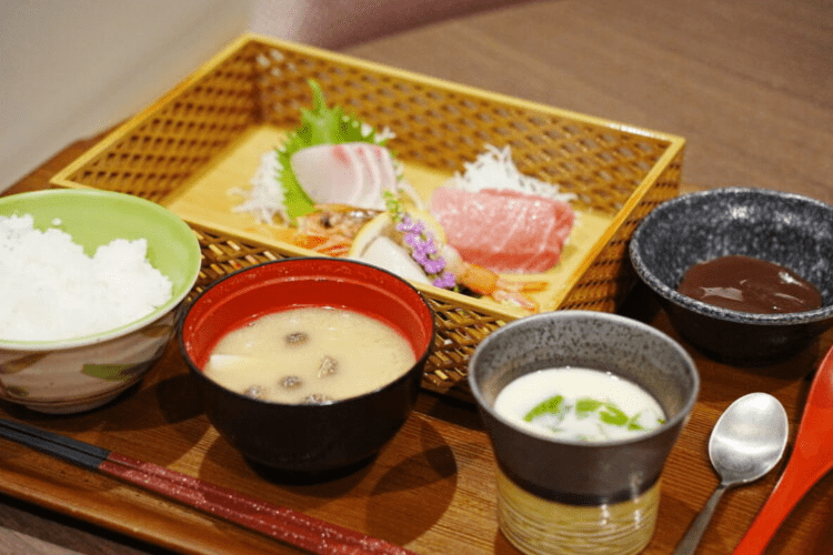 季節感も堪能できる館内調理の多彩な食事