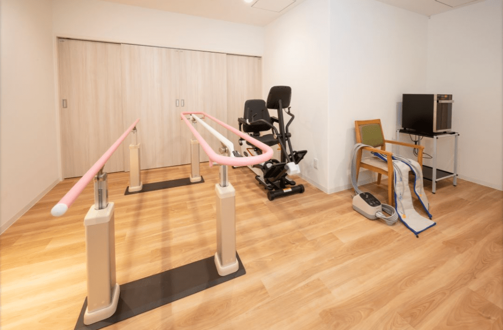 専用機材を用意した機能訓練室で個別リハビリ