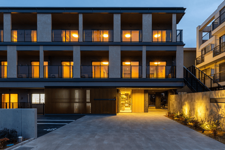 都心への快適なアクセスと商店街の趣が息づく立地