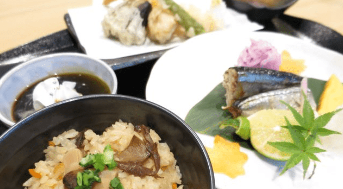 目と舌で味わう食べる喜びに満ちた食事イメージ